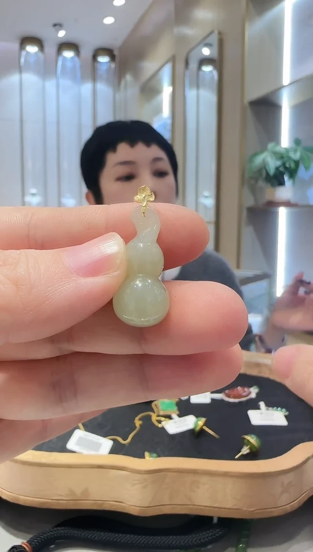 颈饰18K金镶嵌和田玉【13】和田玉葫芦挂件（一套）