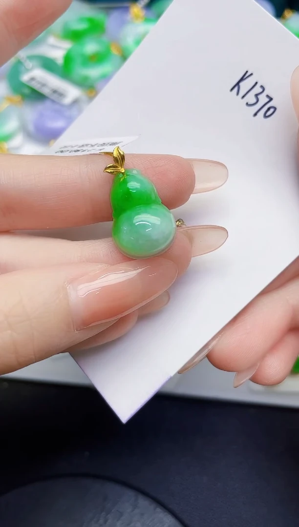 颈饰18K金镶嵌翡翠缅甸天然翡翠A货
