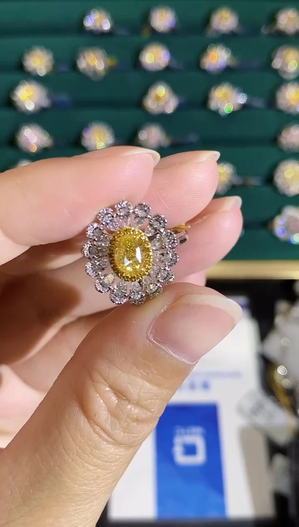 18K金镶嵌戒指钻石戒指