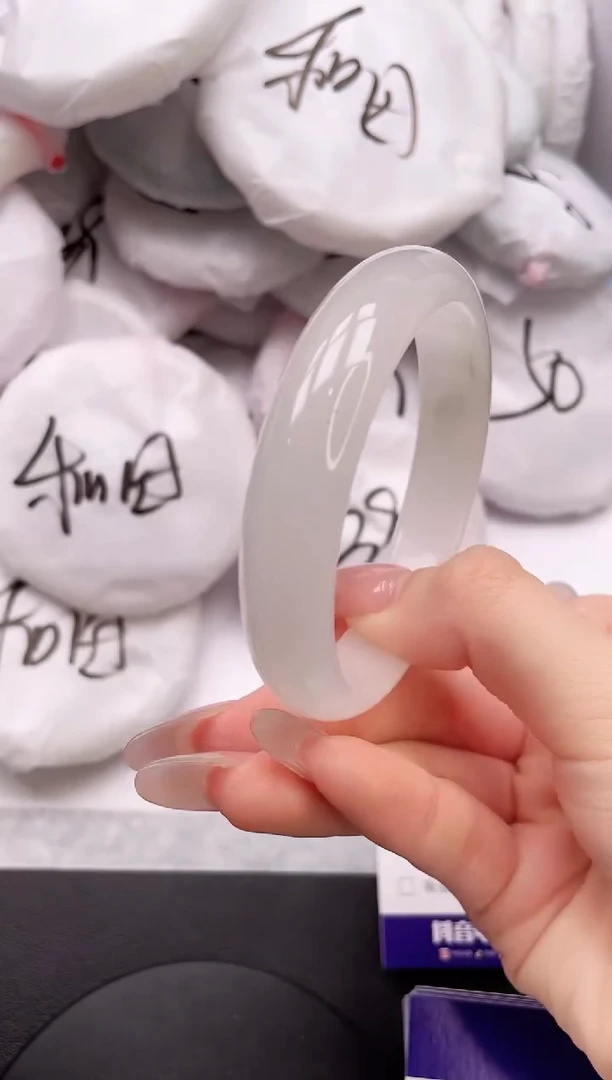 【闪购商品】石英质玉手镯未镶嵌20K01-59