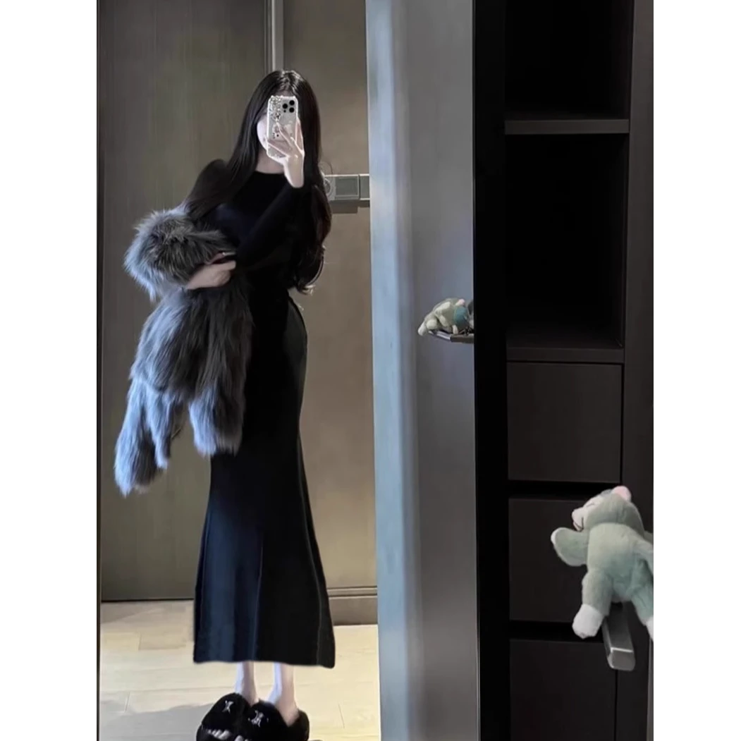 鱼尾连衣裙大衣内搭针织包臀黑色穿搭加绒2025新款秋冬款梨型身材