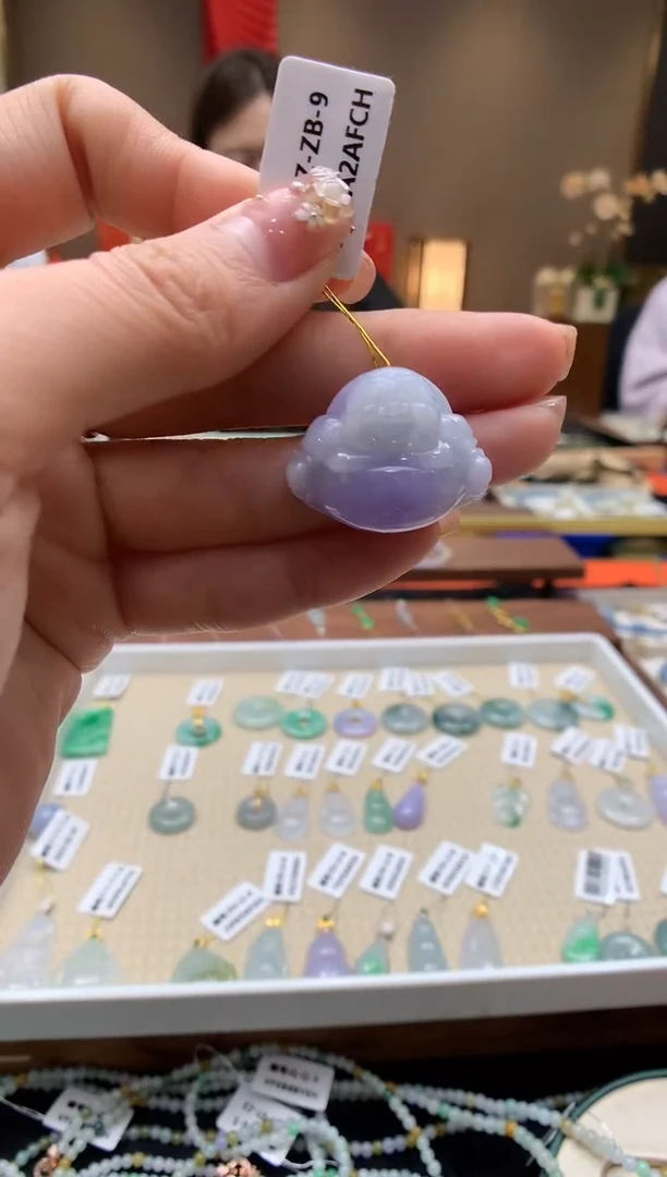 【闪购商品】翡翠颈饰未镶嵌佛