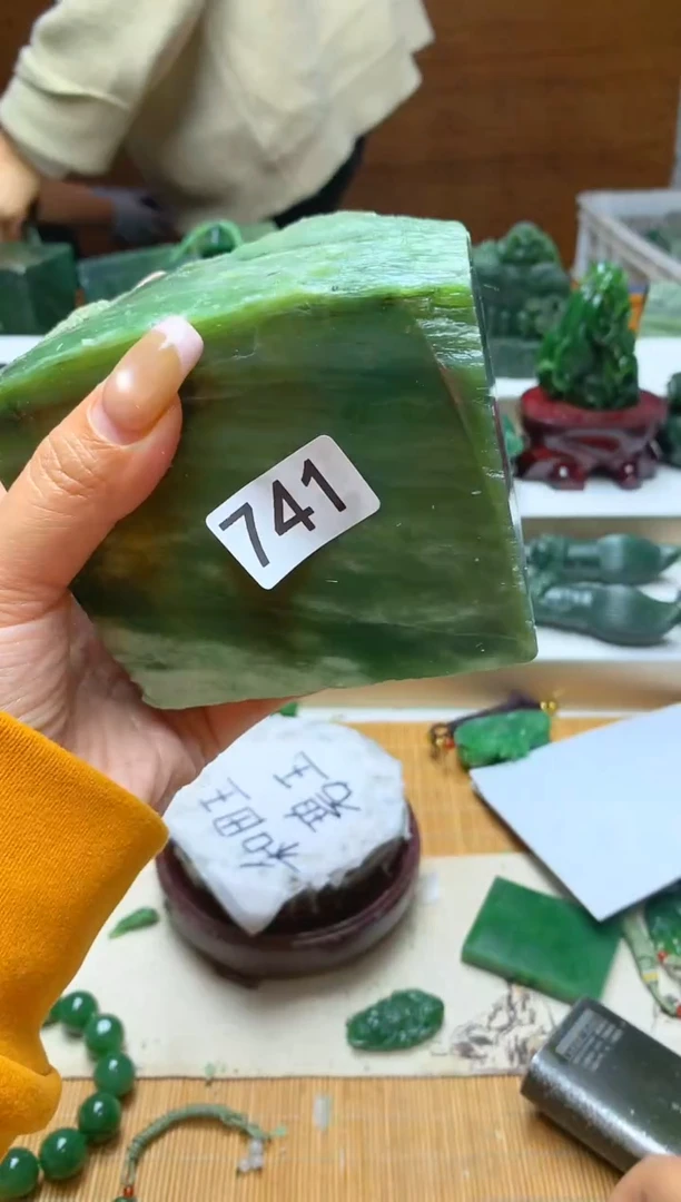 未镶嵌和田玉摆件1