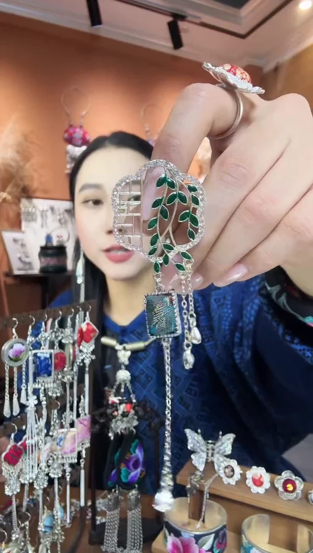 【闪购商品】刺绣纯手工民族风胸针