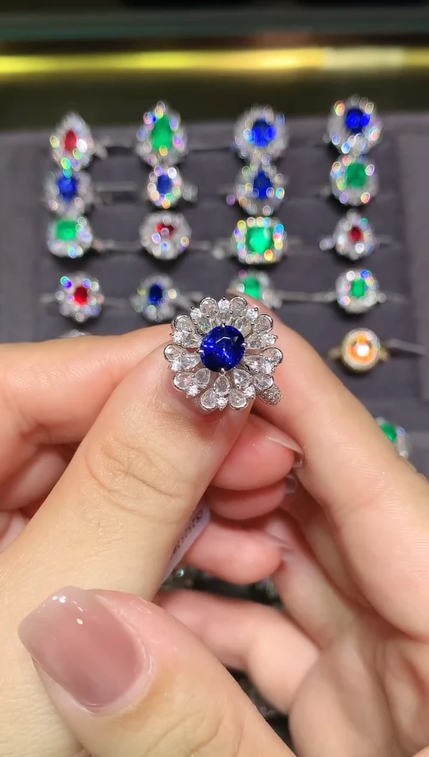 戒指蓝宝石18K金镶嵌?****猫1.11ct