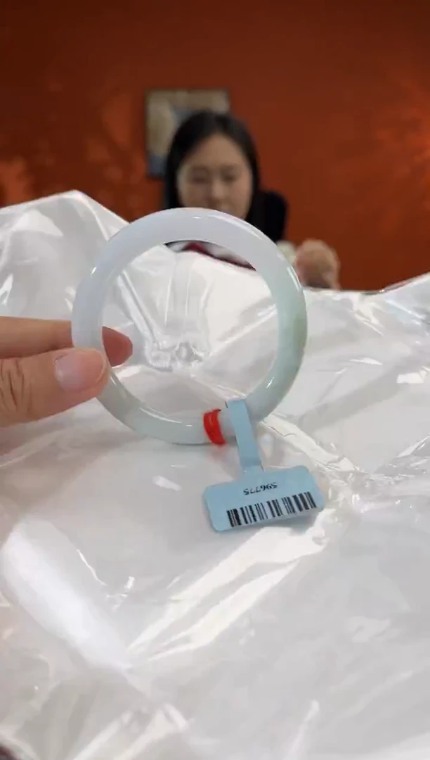 未镶嵌手镯翡翠8        圈口53