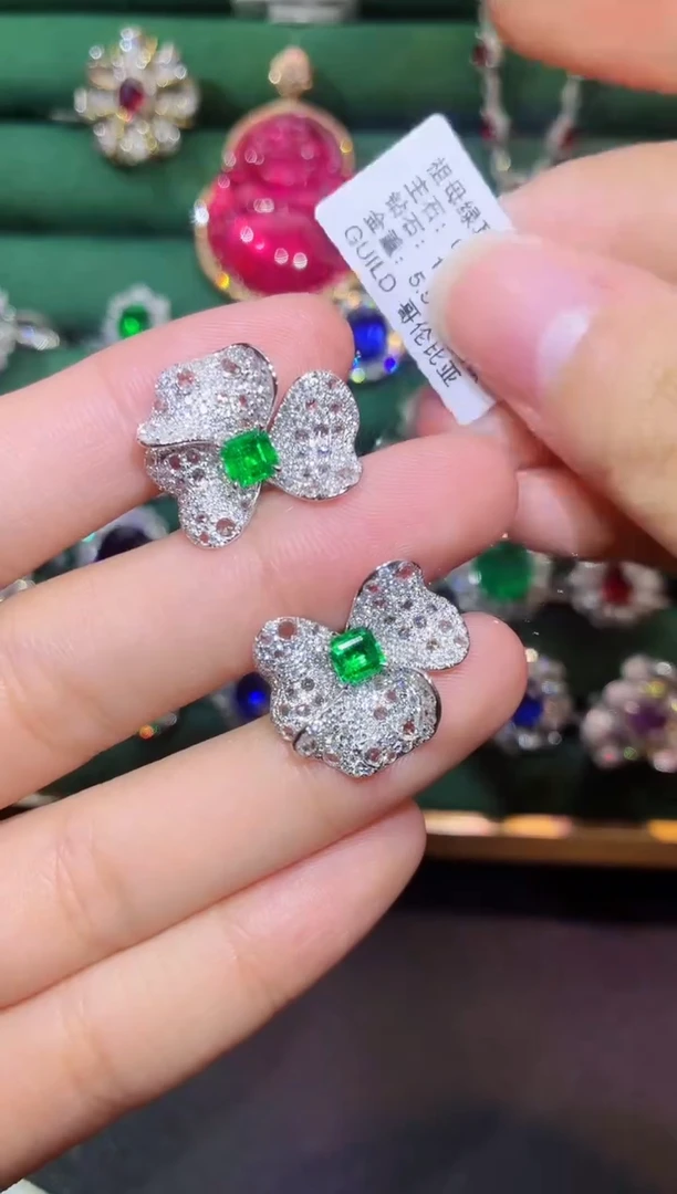 18K金镶嵌耳饰祖母绿0.69克拉