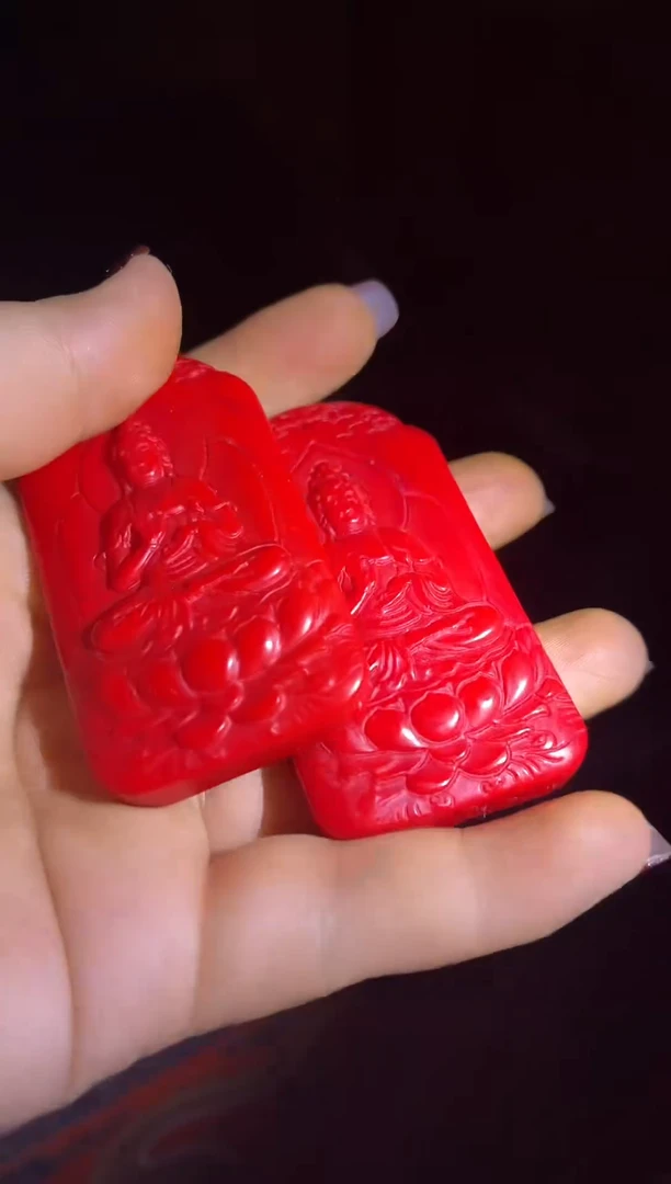 和田玉未镶嵌颈饰和田玉红观音像吊坠  其中一个给