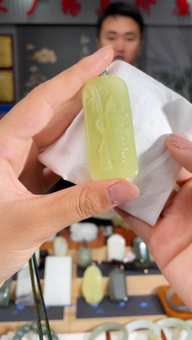 和田玉未镶嵌颈饰1