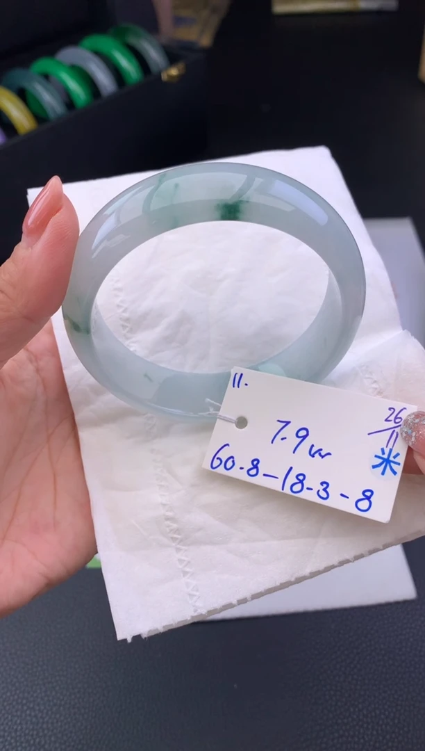 未镶嵌手镯翡翠梅****）尾款    假一赔三