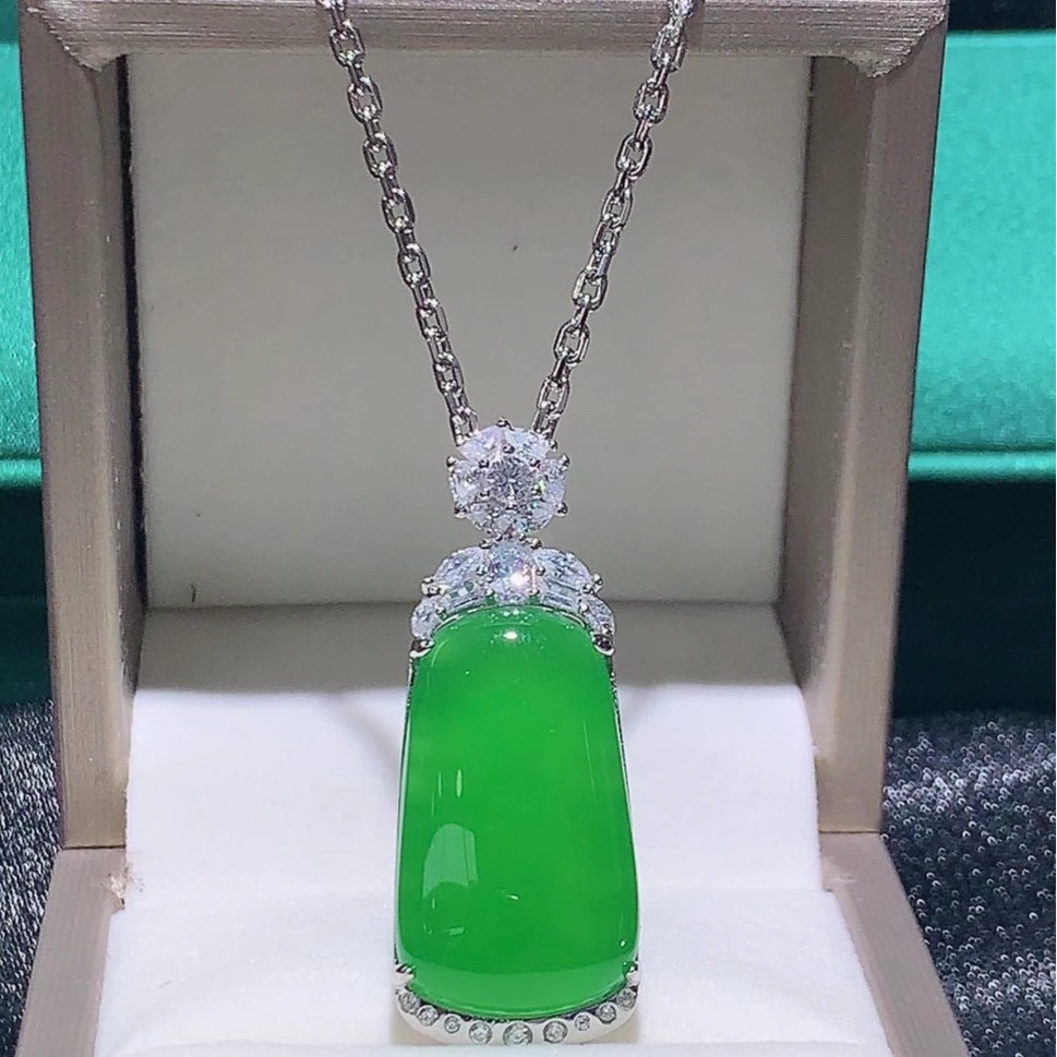 高级轻奢复古百搭绿色玉吊坠真玉石豪华镶嵌平安无事牌挂件玉项链