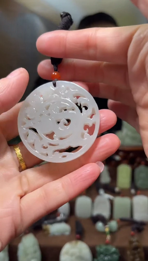 颈饰未镶嵌和田玉.