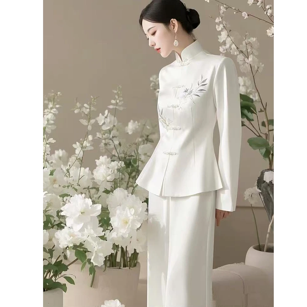 开春穿搭一整套轻奢高级感独特漂亮新中式国风白色印花盘扣套装裤
