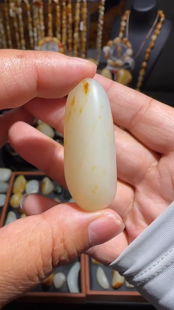 和田玉未镶嵌吊坠(不含链)20.9克