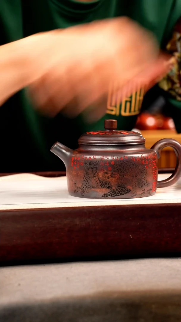 茶壶紫砂胭脂段泥 德钟 刻虎