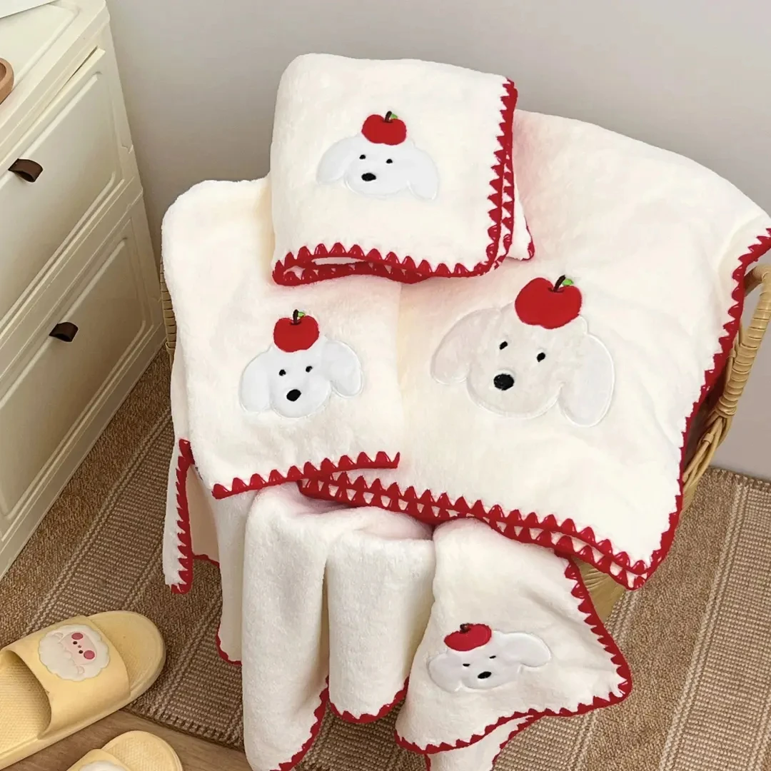 可爱浴巾卡通苹果小狗学生浴巾毛巾珊瑚绒裹巾吸水速干小狗浴巾女