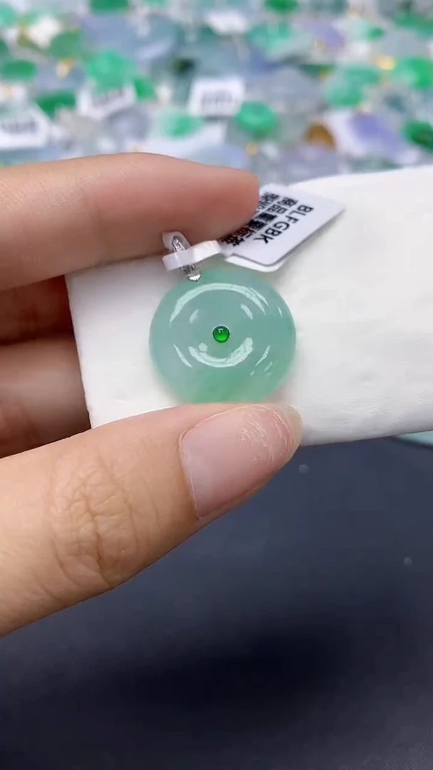 翡翠18K金镶嵌颈饰天然缅甸a货翡翠