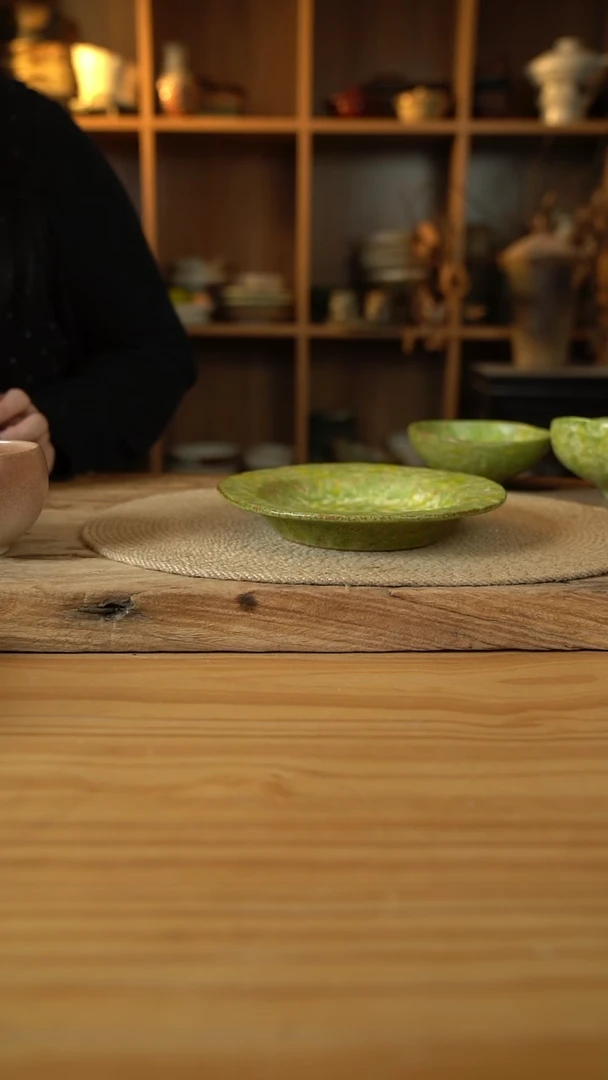 油菜花系列的7.5英寸宽边浅盘1个