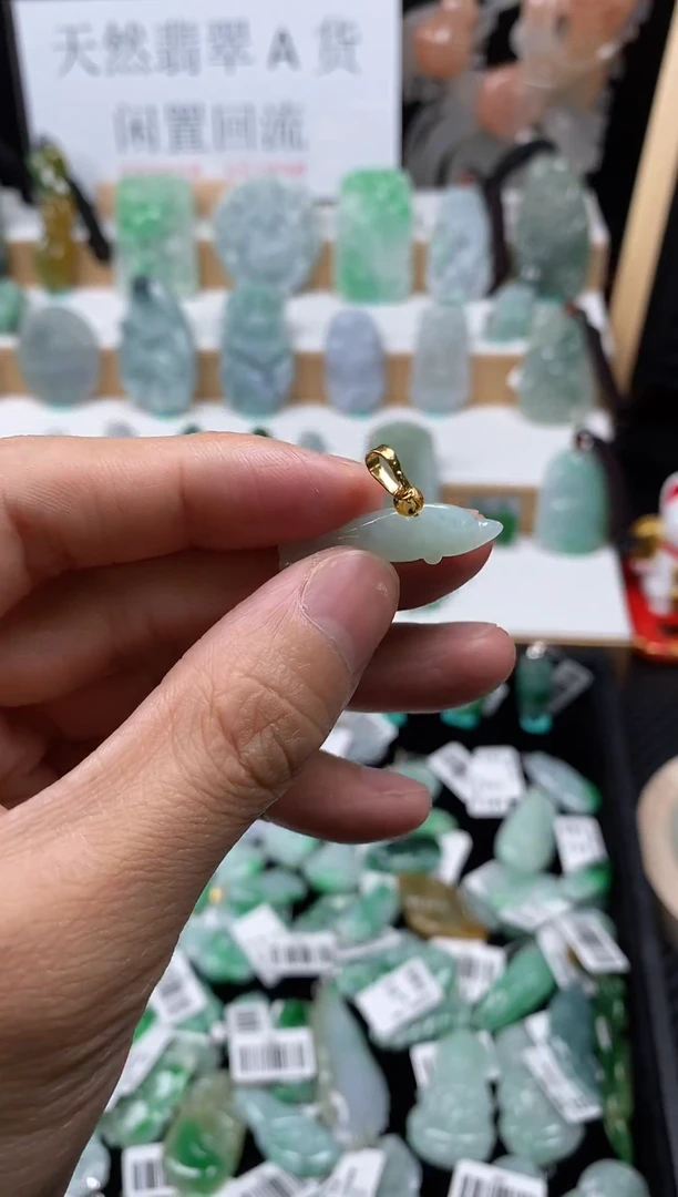 【闪购商品】翡翠颈饰未镶嵌13海豚