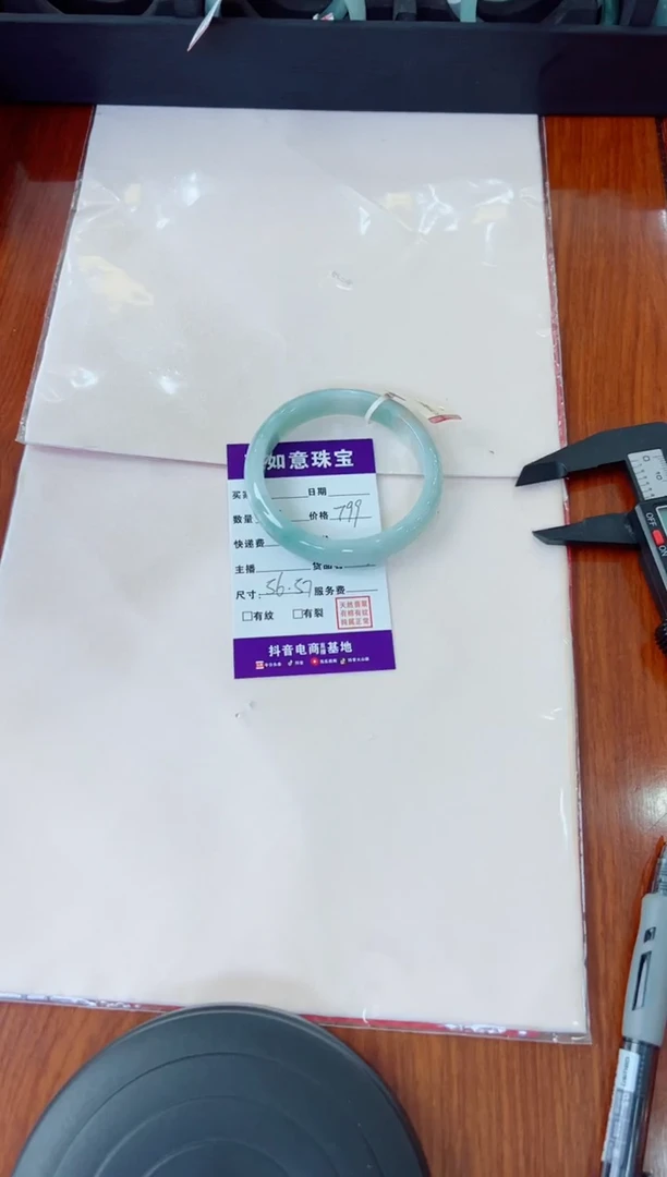 翡翠手镯未镶嵌?****糕手镯