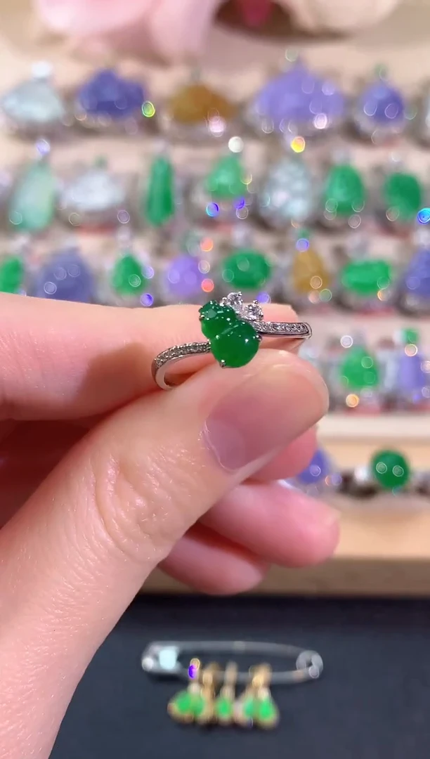 18K金镶嵌戒指翡翠冬日珠宝E36