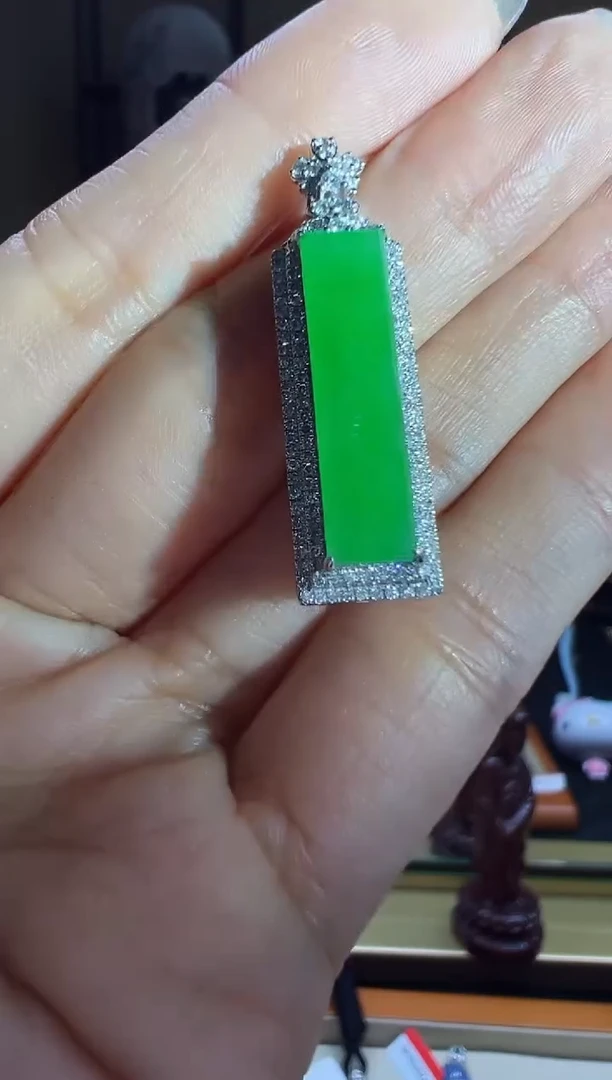 翡翠18K金镶嵌颈饰DFZ0703-1