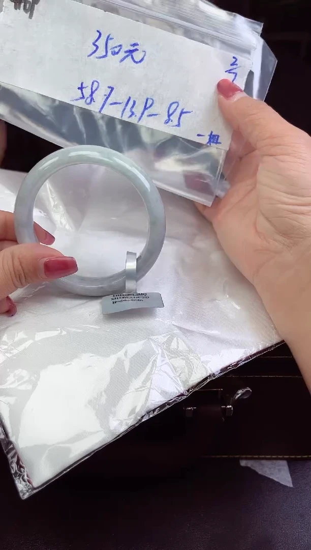 【闪购商品】翡翠手镯未镶嵌手镯  69