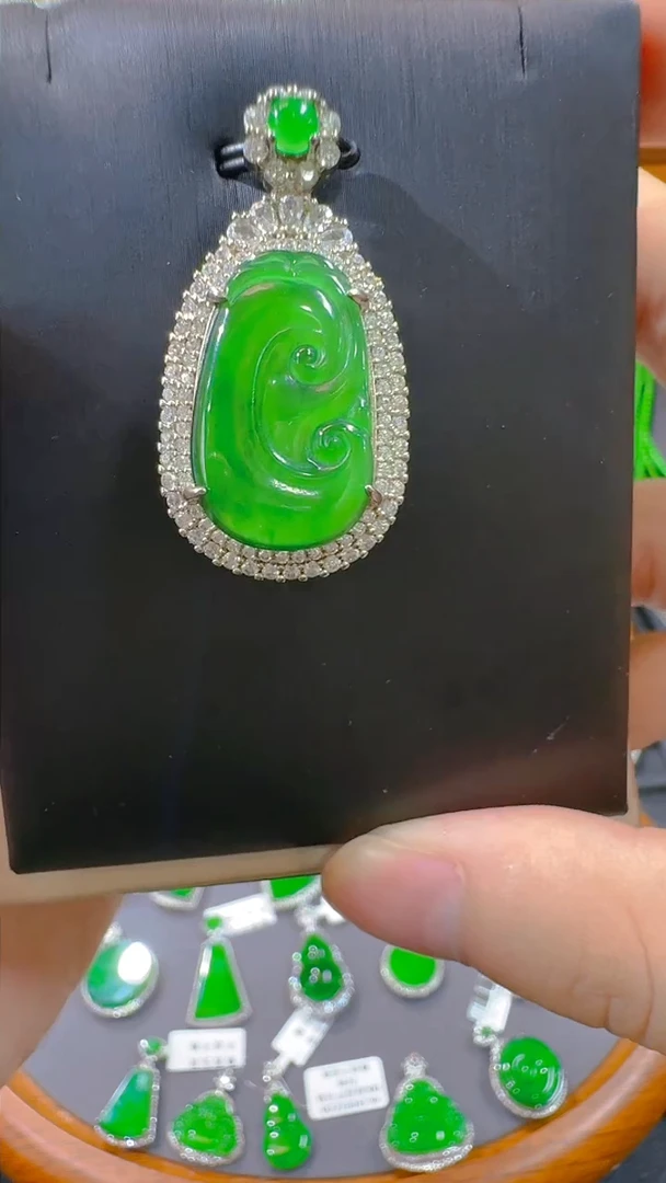翡翠未镶嵌吊坠(赠链)天然A货翡翠