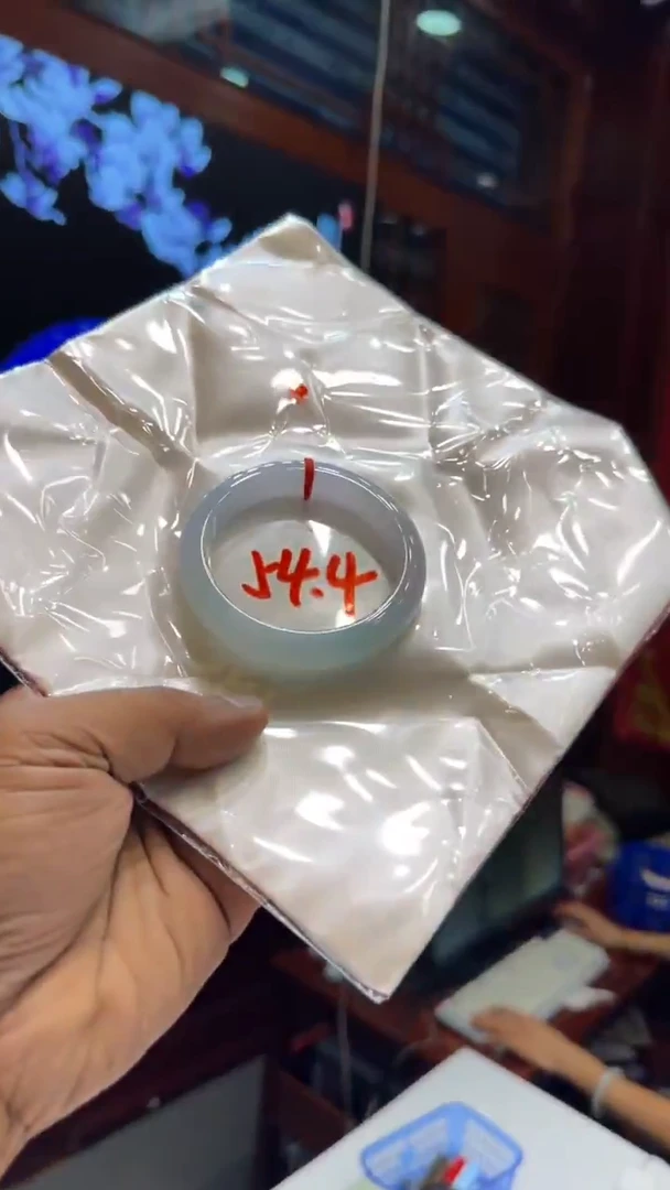 未镶嵌手镯翡翠手镯