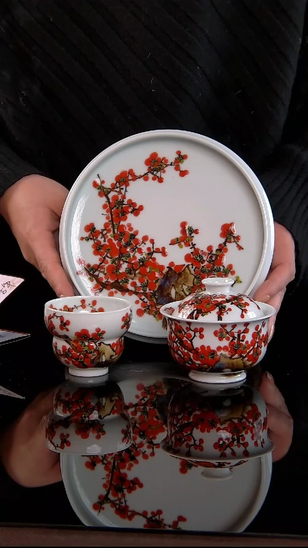 李华手绘釉中五彩红梅小套组