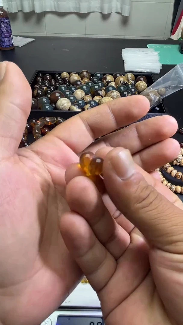 未镶嵌琥珀裸石71
