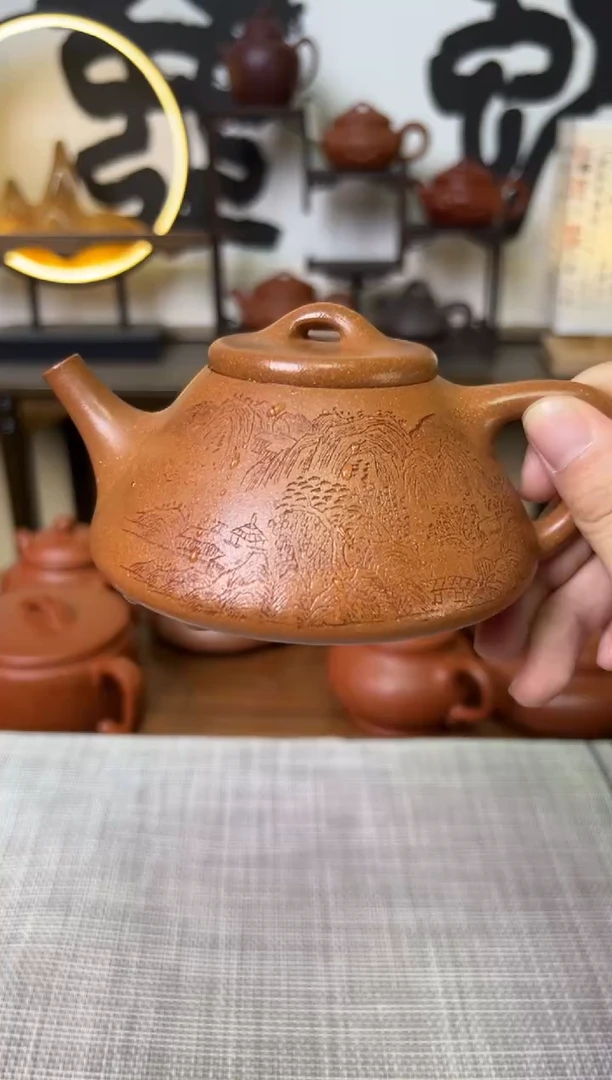 【闪购商品】段泥茶壶黄降坡子冶石瓢壶山水刻250CC-杨志琴