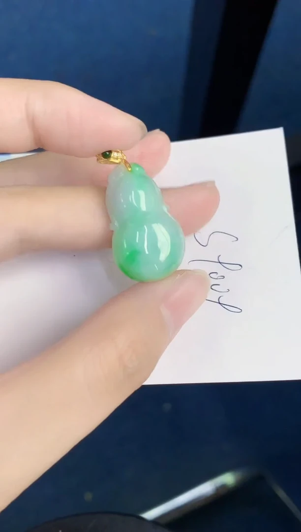 翡翠未镶嵌颈饰天然翡翠缅甸A货