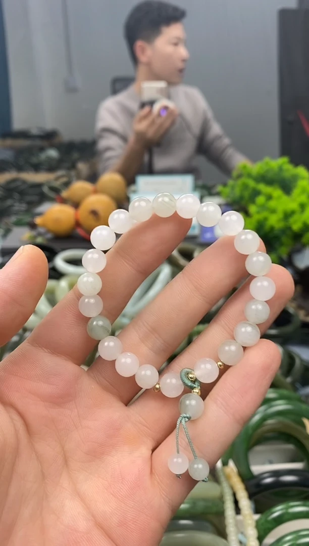 未镶嵌手镯透闪石质玉8mm