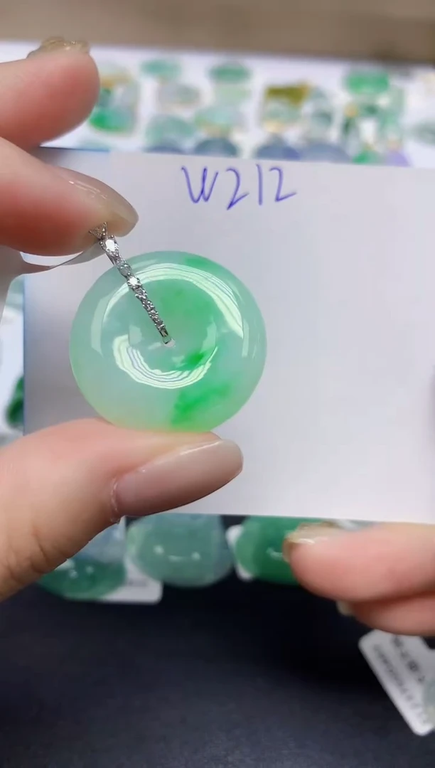 颈饰18K金镶嵌翡翠天然缅甸翡翠A货翡翠百元以上9元证书费自理