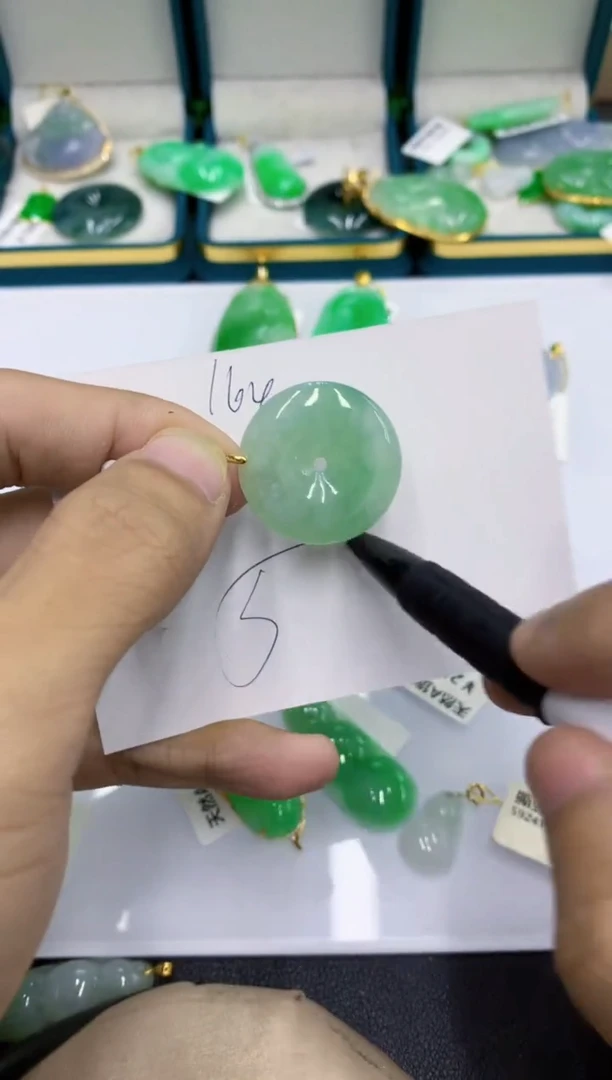 颈饰未镶嵌翡翠翡翠