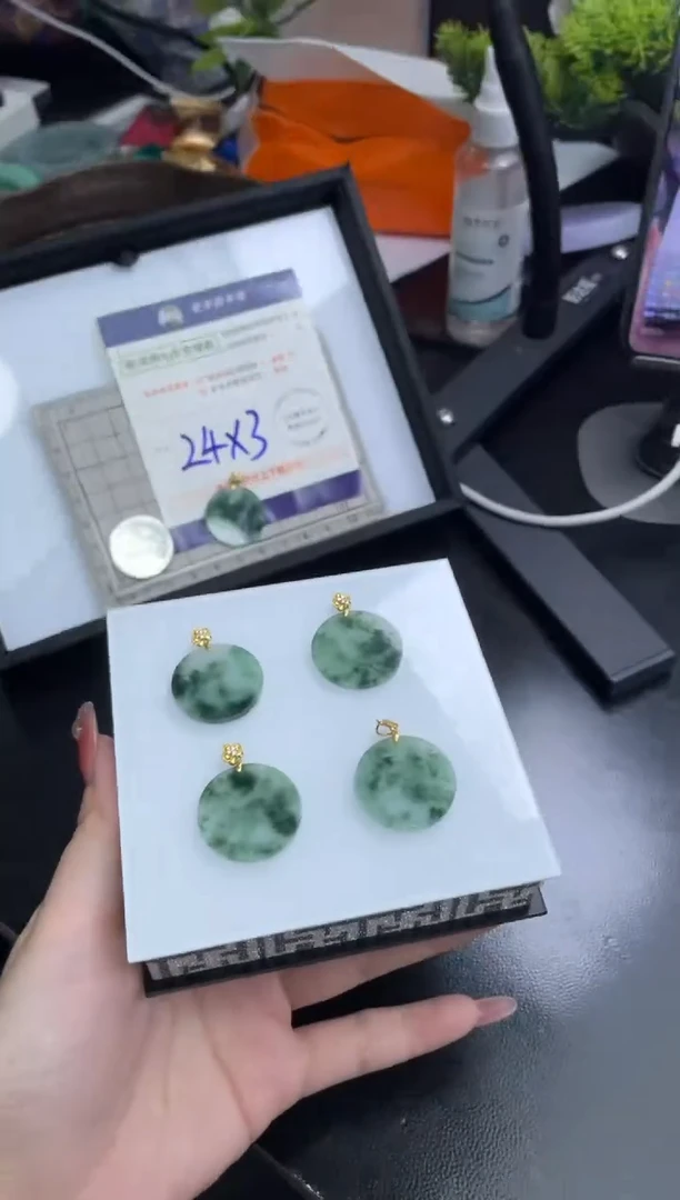 【闪购商品】翡翠挂件银S925镶嵌圆无事牌配绳/多样性发其一CP