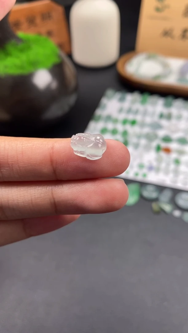 翡翠未镶嵌颈饰翡翠冰种裸石