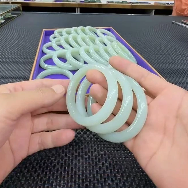 【老郑家】和田玉手镯一支 (多样性发1件)