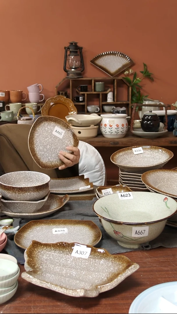 陶瓷A465 一只陶瓷粗陶小号三角盘可能微瑕19*2