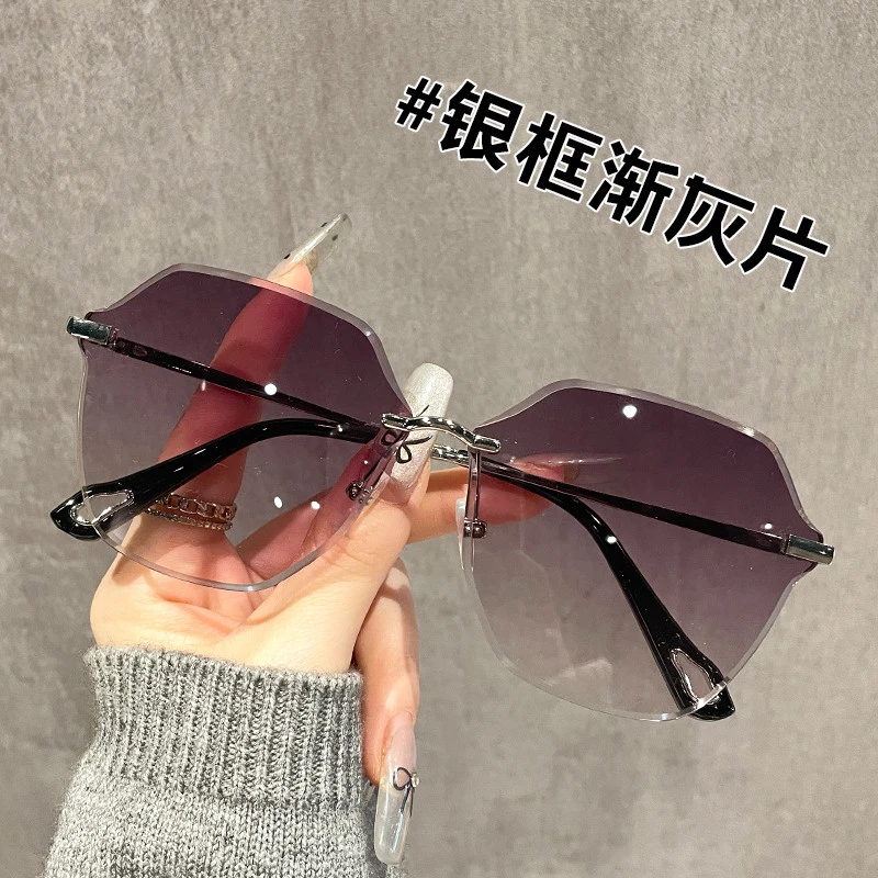 时尚气质女士太阳眼镜网红时尚百搭防紫外线无框渐变灰粉墨镜女潮