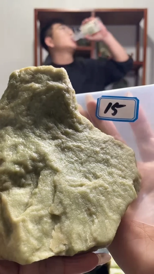 未镶嵌蛇纹石玉珠宝奇石1