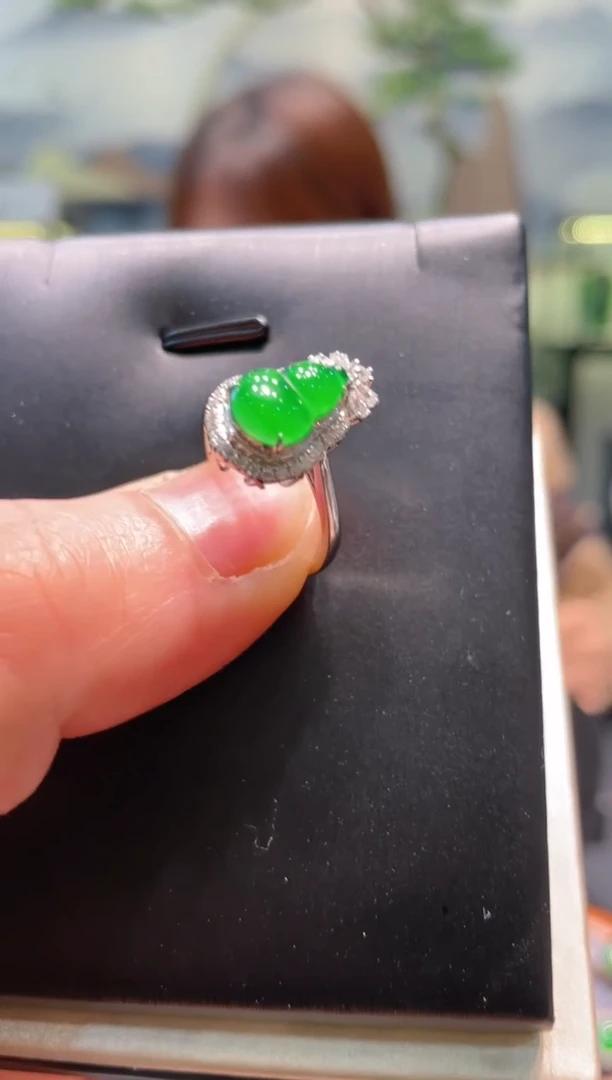 【闪购商品】翡翠颈饰18K金镶嵌A16戒指天然A货翡翠