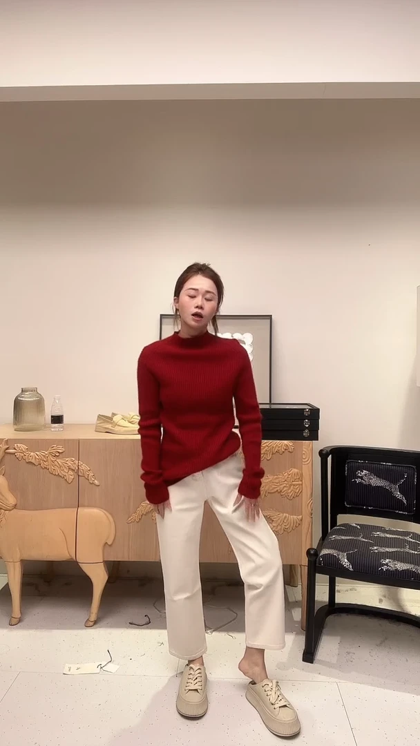 白色精致牛仔裤