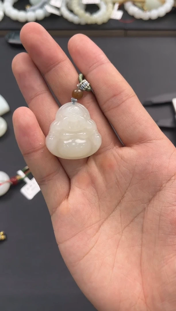 未镶嵌手串和田玉是***～且末天泰白玉佛公微色差