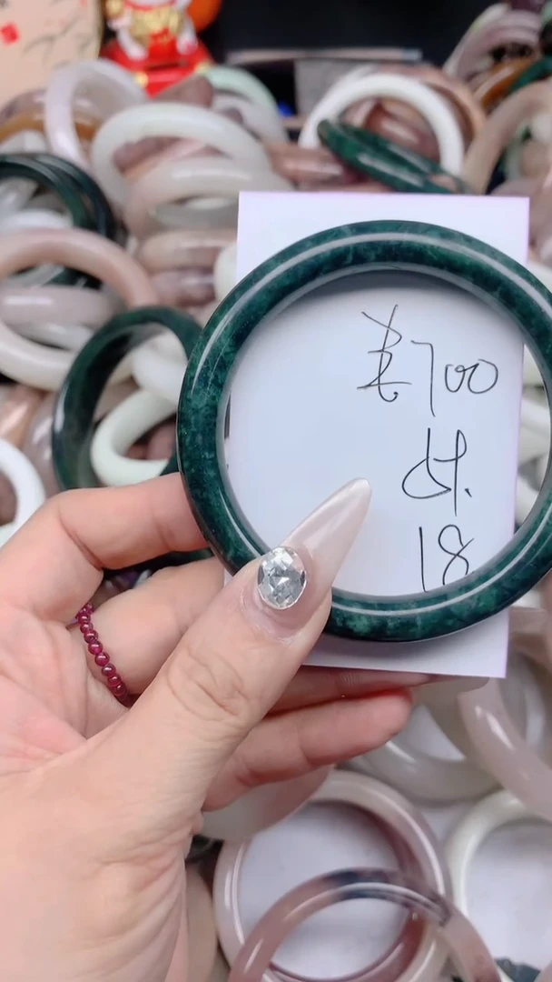 石英质玉手镯未镶嵌700