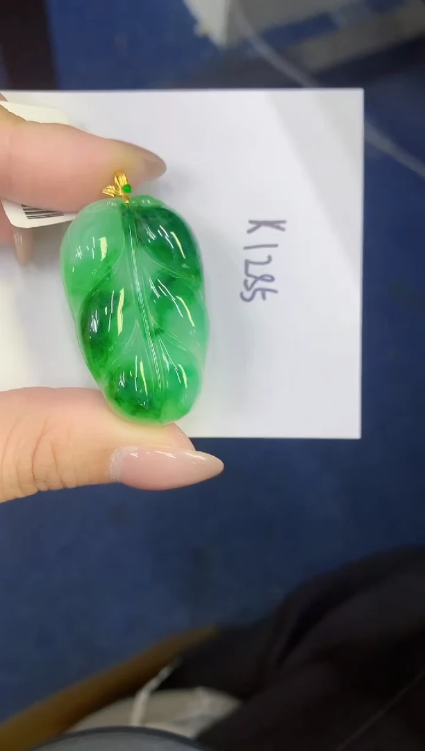 颈饰18K金镶嵌翡翠缅甸天然翡翠A货