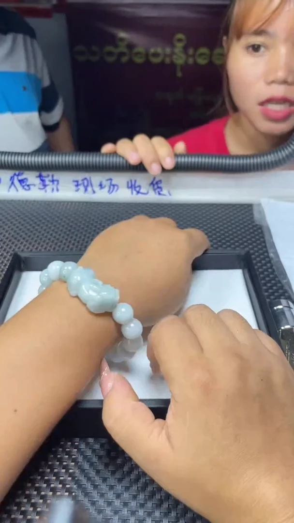 翡翠挂件未镶嵌68