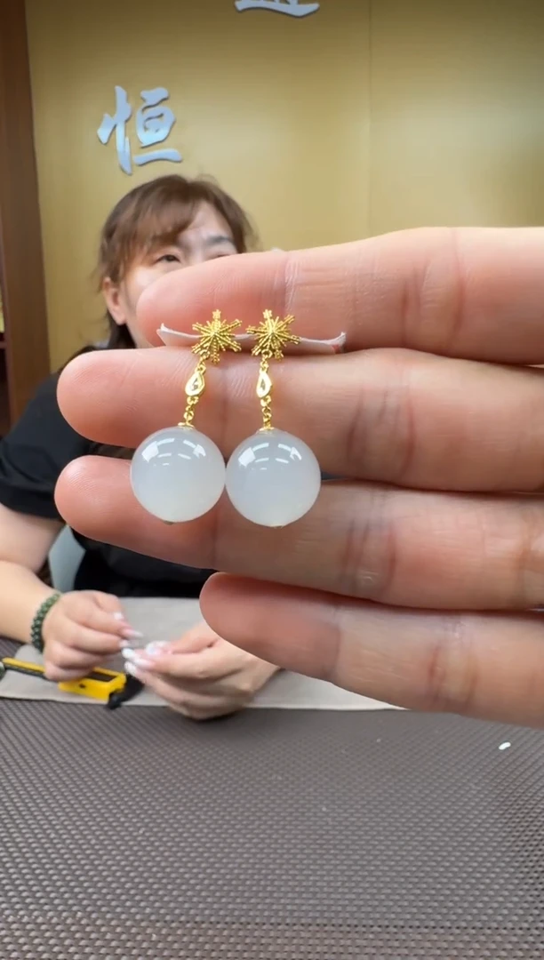 和田玉18K金镶嵌颈饰耳饰一对