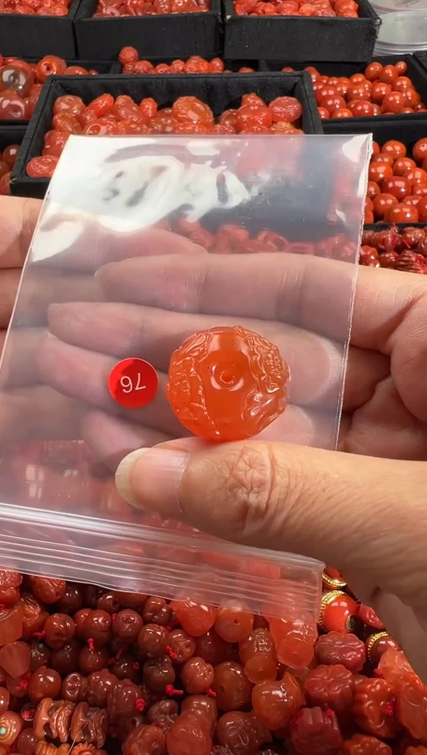 南红玛瑙未镶嵌颈饰11